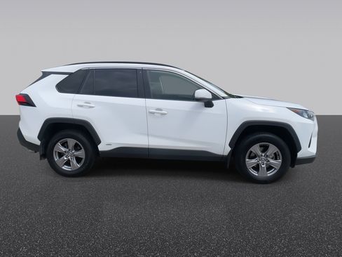 Used 2022 Toyota RAV4 LE AWD/4WD image 10
