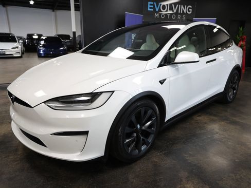 Used 2021 Tesla Model X Long Range image 3