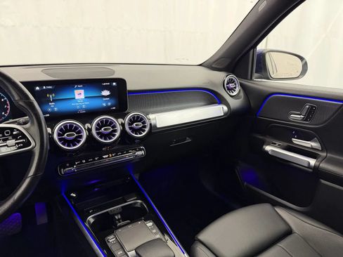 Used 2021 Mercedes-Benz GLB 250 4MATIC w/ Premium Package image 18