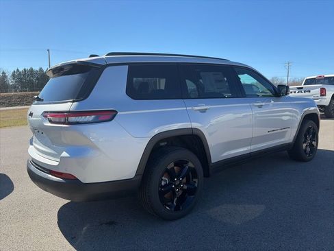 New 2025 Jeep Grand Cherokee L Altitude AWD/4WD image 3