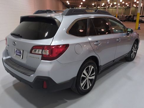 Used 2019 Subaru Outback 2.5i Limited w/ Popular Package #2 AWD/4WD image 3