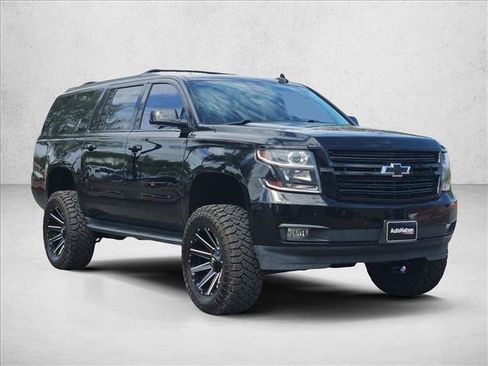 Used 2020 Chevrolet Suburban LT w/ Luxury Package AWD/4WD image 2