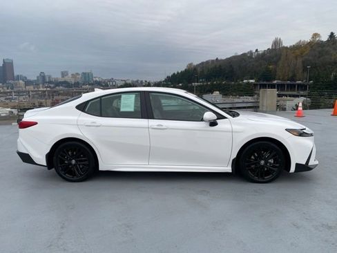 Certified 2025 Toyota Camry SE image 3