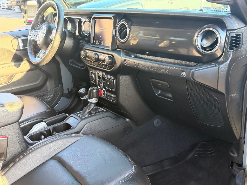 Used 2021 Jeep Wrangler Unlimited Rubicon w/ Dual Top Group AWD/4WD image 16