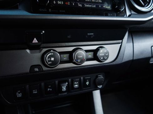 Used 2019 Toyota Tacoma TRD Sport w/ Technology Package RWD image 28