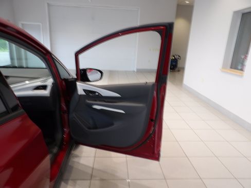Used 2020 Chevrolet Bolt LT FWD image 21