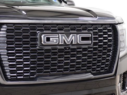 Used 2024 GMC Yukon Denali Ultimate AWD/4WD image 11