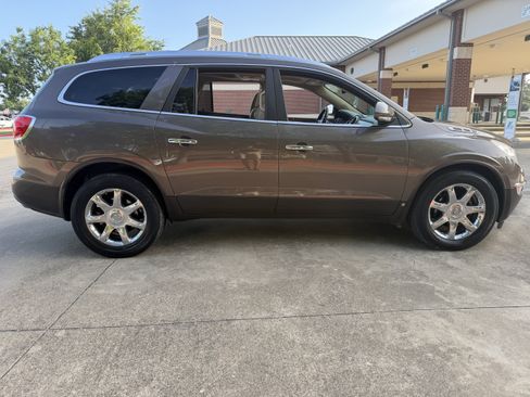 Used 2008 Buick Enclave CXL w/ Entertainment Package #2 FWD image 8