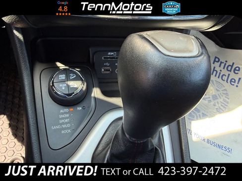 Used 2015 Jeep Cherokee Trailhawk w/ Comfort/Convenience Group AWD/4WD image 25