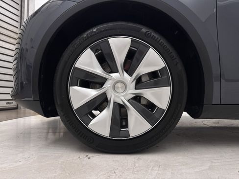 Used 2023 Tesla Model Y 2WD image 13