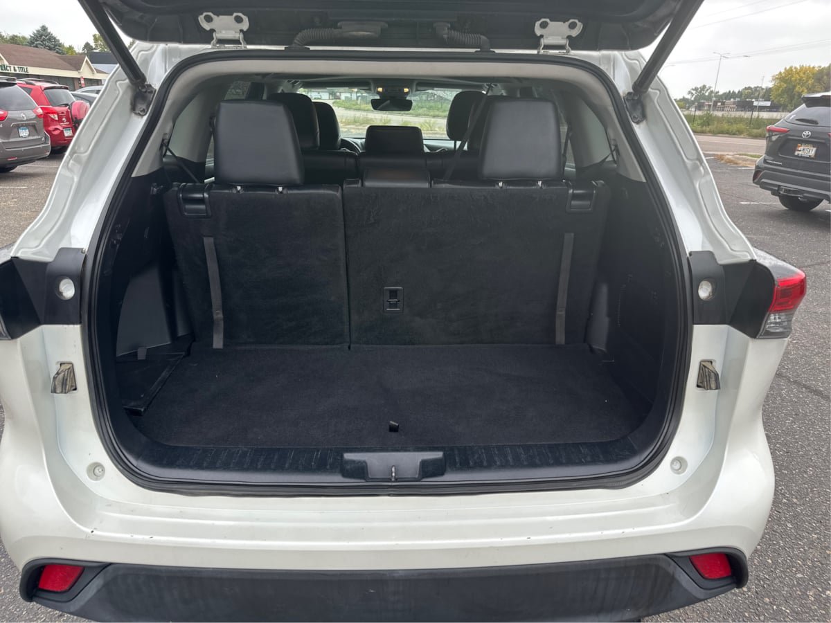 Used 2020 Toyota Highlander XLE AWD/4WD image 12