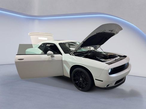 Used 2018 Dodge Challenger SXT Plus RWD image 10