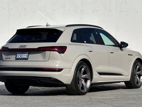 Used 2022 Audi e-tron S Prestige image 3