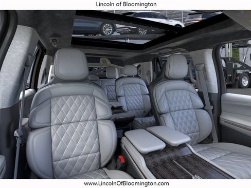 New 2026 Lincoln Navigator Black Label w/ Black Label Special Edition AWD/4WD image 11