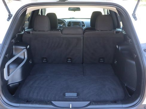 Used 2016 Jeep Cherokee Latitude AWD/4WD image 14