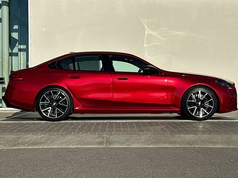 Used 2025 BMW M5 w/ Carbon Package image 2