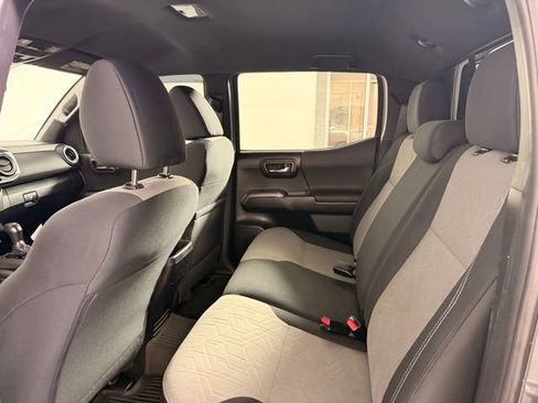 Used 2022 Toyota Tacoma TRD Off-Road AWD/4WD image 29