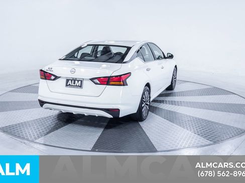 Used 2025 Nissan Altima 2.5 SV FWD image 9