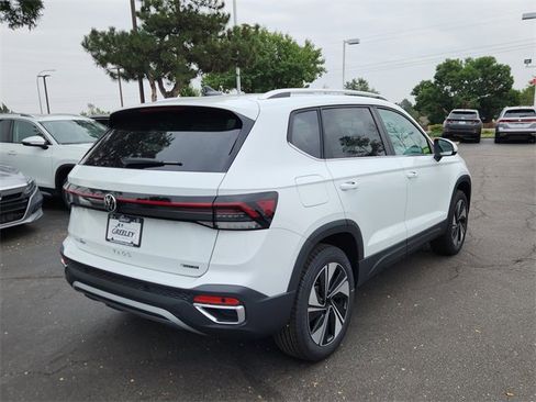 New 2025 Volkswagen Taos SE image 3
