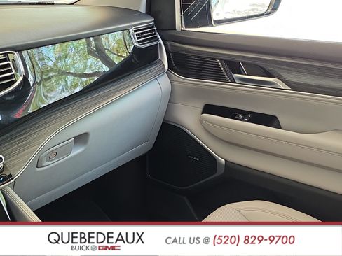Used 2023 Jeep Wagoneer L Series II w/ Premium Group I AWD/4WD image 21