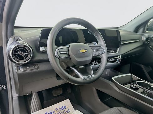 Used 2026 Chevrolet Equinox LT FWD image 9