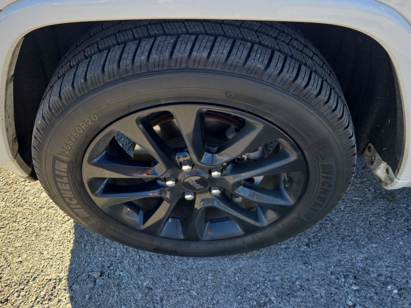 Used 2020 Jeep Grand Cherokee Altitude AWD/4WD image 12