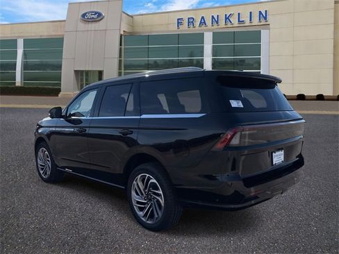 New 2025 Lincoln Navigator Reserve image 5