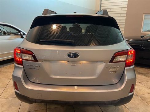 Used 2015 Subaru Outback 2.5i Limited AWD/4WD image 6