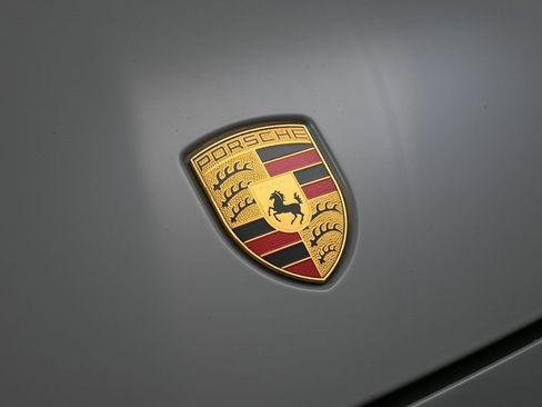 Certified 2023 Porsche Cayenne Platinum Edition image 13