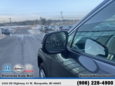 Used 2022 Toyota RAV4 LE image 5