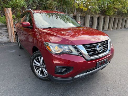 Used 2018 Nissan Pathfinder S image 3