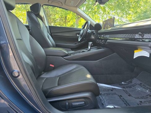Used 2025 Honda Accord Touring image 11
