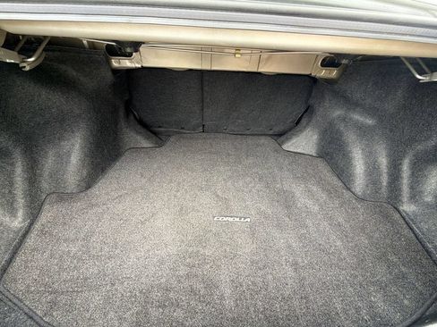 Used 2017 Toyota Corolla LE w/ Carpet Mat Package (TMS) FWD image 16