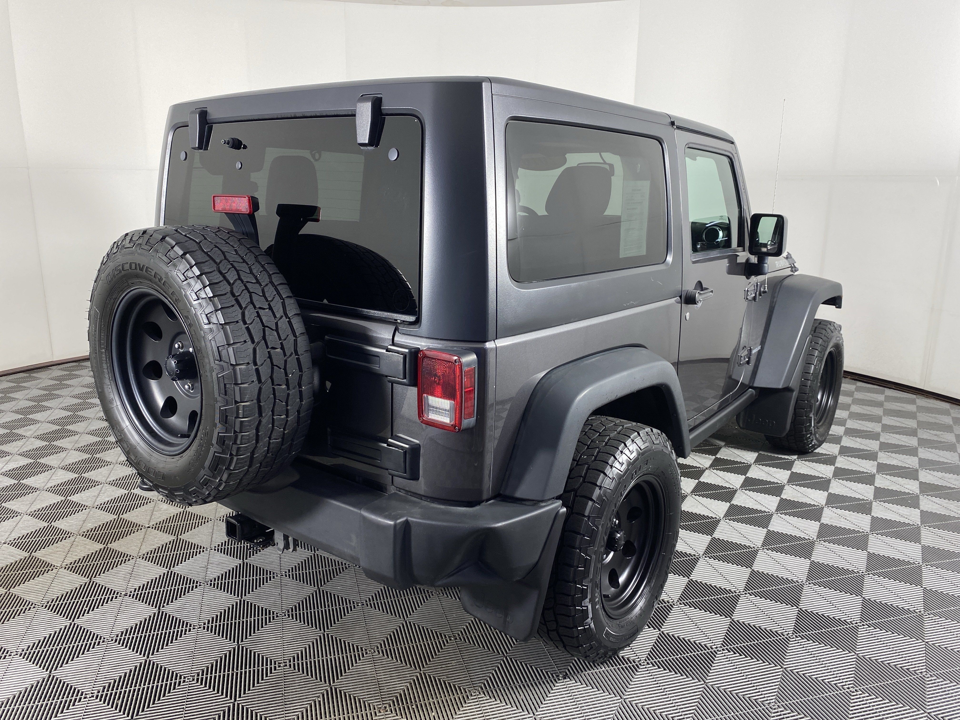 Used 2016 Jeep Wrangler Rubicon w/ Dual Top Group AWD/4WD image 5