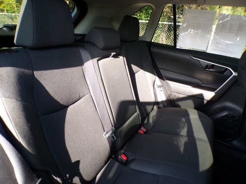 Used 2024 Toyota RAV4 LE AWD/4WD image 18