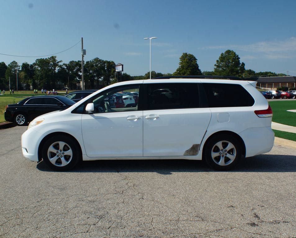 Used 2014 Toyota Sienna LE FWD image 10