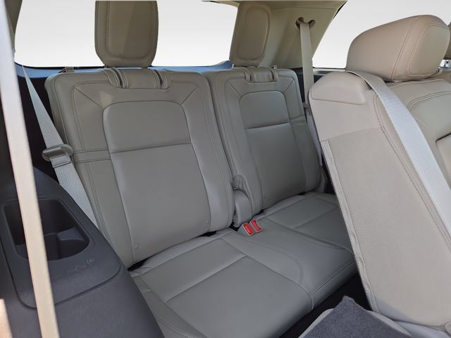 Used 2022 Lincoln Aviator Reserve w/ Elements Package Plus AWD/4WD image 37