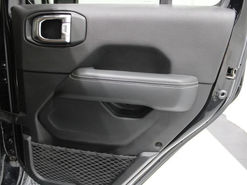 Used 2021 Jeep Wrangler Unlimited Sahara AWD/4WD image 21