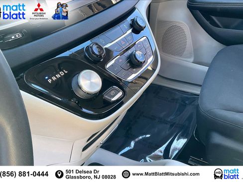 Used 2023 Chrysler Voyager LX image 19