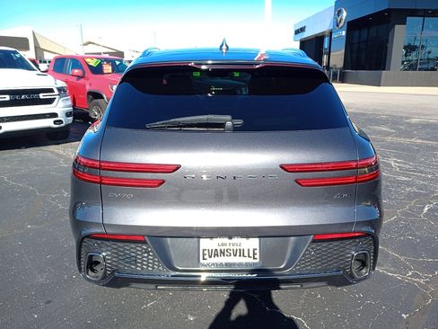 Used 2022 Genesis GV70 2.5T w/ Advanced Package image 6