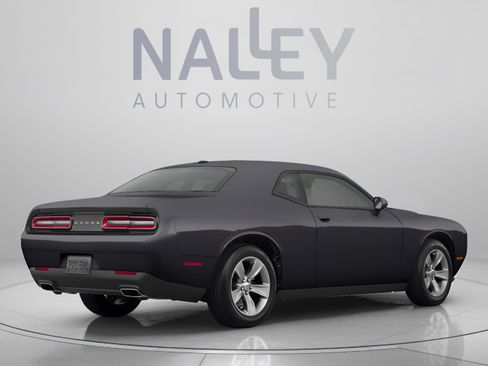 Used 2016 Dodge Challenger SXT RWD image 5