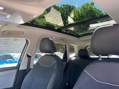 Certified 2024 Volkswagen Taos SE w/ Panoramic Sunroof Package AWD/4WD image 22