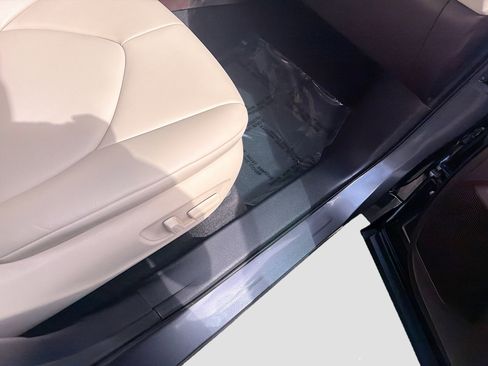 Used 2021 Toyota Highlander XLE FWD image 35