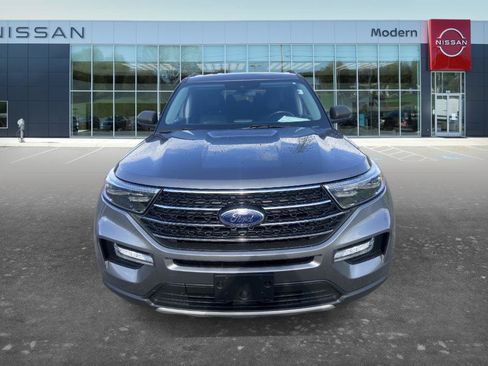 Used 2022 Ford Explorer XLT w/ Equipment Group 202A AWD/4WD image 2