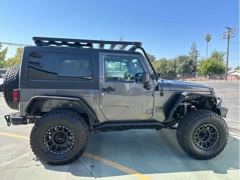 Used 2018 Jeep Wrangler Sport image 8