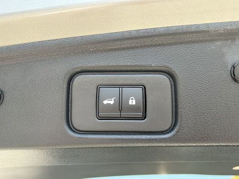 Used 2025 Nissan Pathfinder Platinum FWD image 37