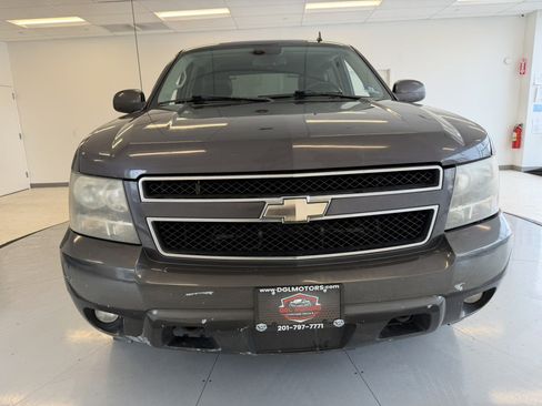 Used 2010 Chevrolet Avalanche LT image 2