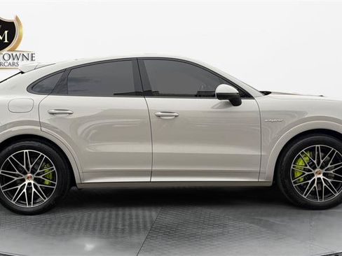 Used 2025 Porsche Cayenne S AWD/4WD image 6