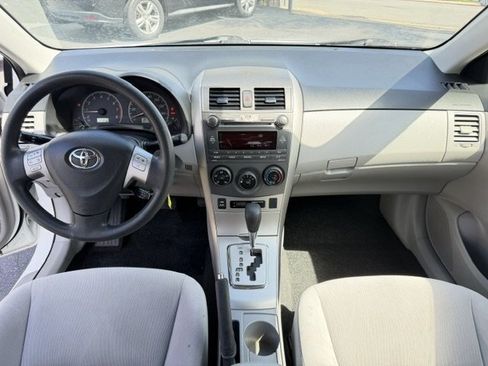 Used 2011 Toyota Corolla LE FWD image 11