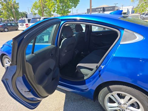 Used 2017 Chevrolet Cruze LT w/ Convenience Package image 12